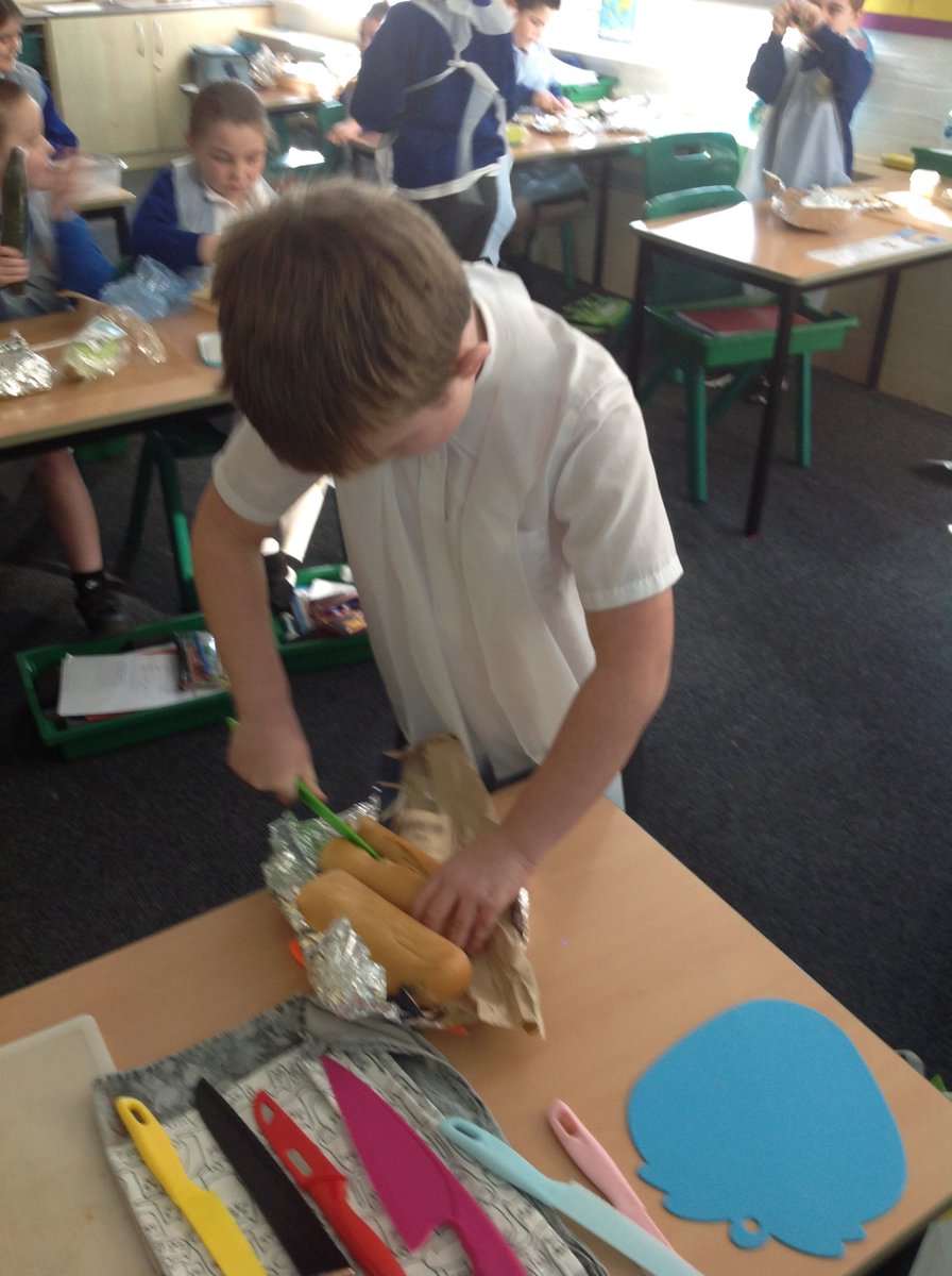 BranfilPrimary's tweet photo. This week Year 3 have designed, made and evaluated their own healthy sandwiches as part of their DT work. They look delicious and are definitely making my stomach rumble! #BranfilValues #BVUnderstanding https://t.co/HUyovPL8CX
