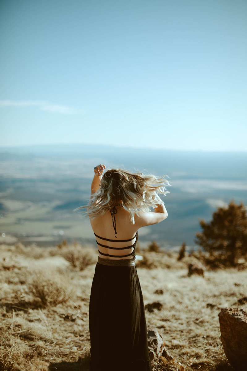 LeeRizzuti's tweet photo. Hey Twitter friends it’s been a minute⏳ @lillymarie171 just out here absolutely doing the most🤎 I highly recommend her for any of your photo needs! https://t.co/W4fyL4HS0N