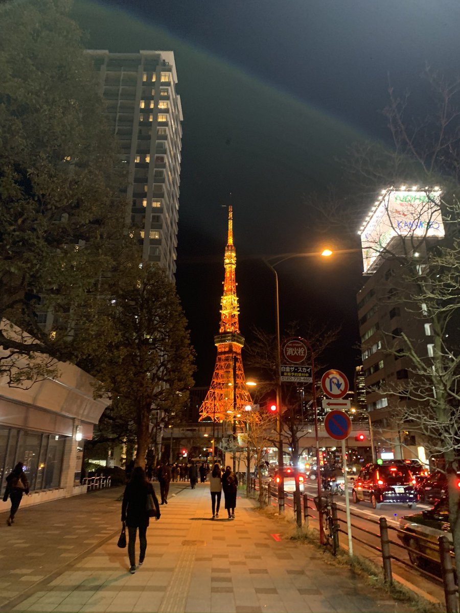 Akira__Alice's tweet photo. 東京タワーなう！や��ぱ綺麗やな
24時までのライトアップだったから消えてしまった。近くまで行くの諦めた☹️ https://t.co/Cwo3yRQcLy