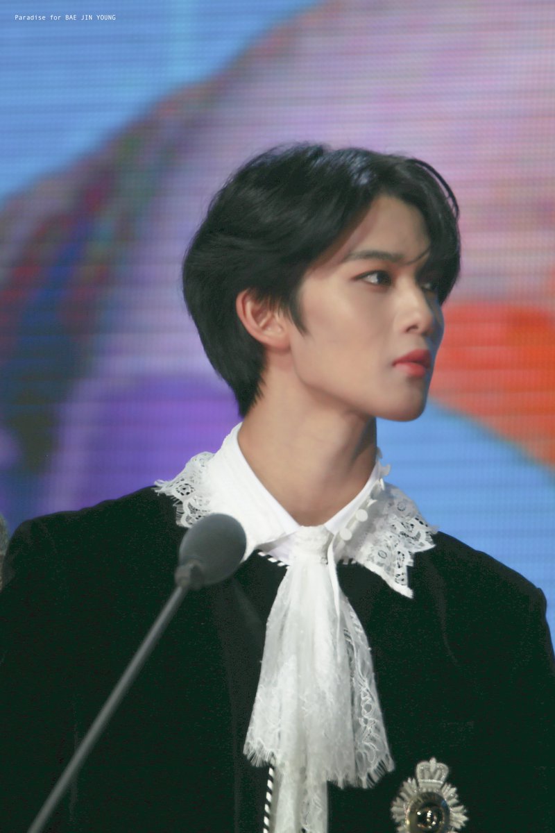 paradisewoojin's tweet photo. 𝐇𝐎𝐗𝐘 여기가 파라다이스?

#배진영 #씨아이엑스 #BAEJINYOUNG #CIX https://t.co/kd3Hkcw8yc