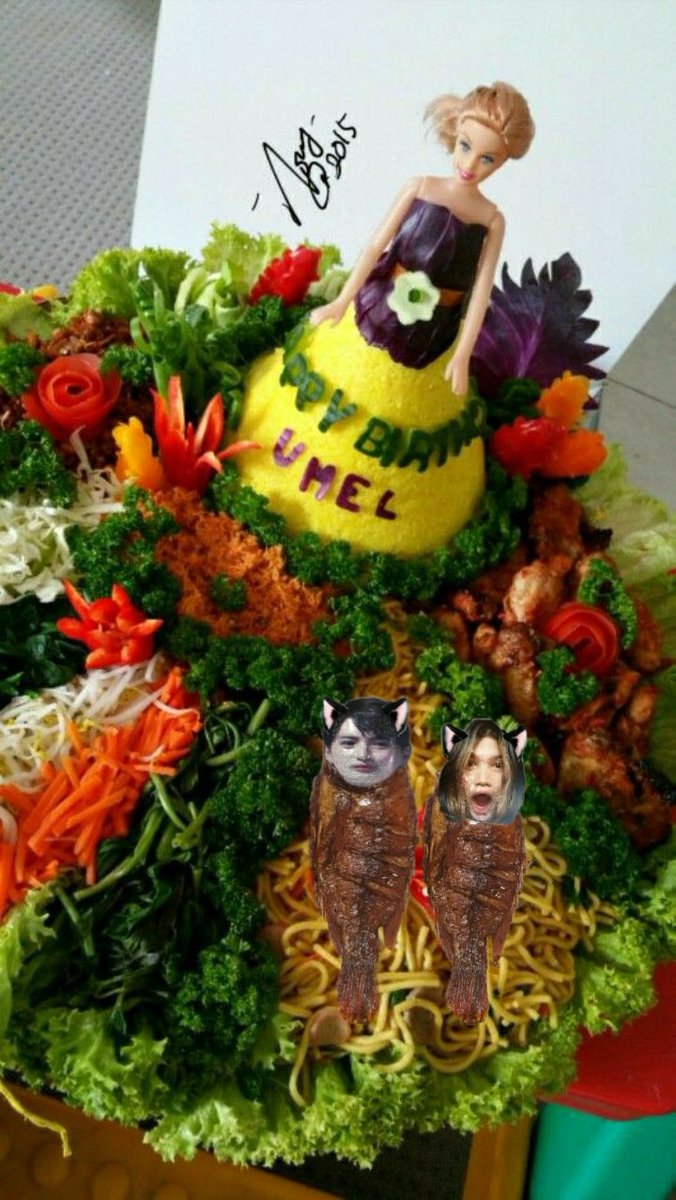 prachayaaas's tweet photo. want a tumpeng barbie with special dishes??🍥🎏

[ #BLSD #blselcaday #kristperawat ] https://t.co/q0LNlAOFe8