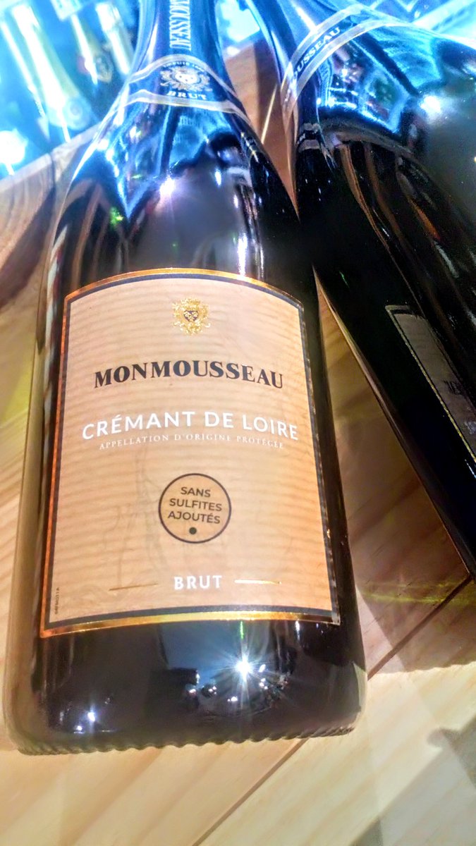 NICofGPS's tweet photo. HAPPY EASTER LOVELY PEOPLE !!  🎊 🎊 🎊 🎊  
MONMOUSSEAU CREMANT DE LOIRE BRUT 
@cavesmonmousseau 
#happyeaster #cremantdeloire #monmousseau #brut #sparklingwine #celebrate #cavesmonmousseau #loirevalley #sparklingday  #family #friends #nicolasuk #nicolaswine  #sanssulfiteajoute https://t.co/lZHQUzoa2O