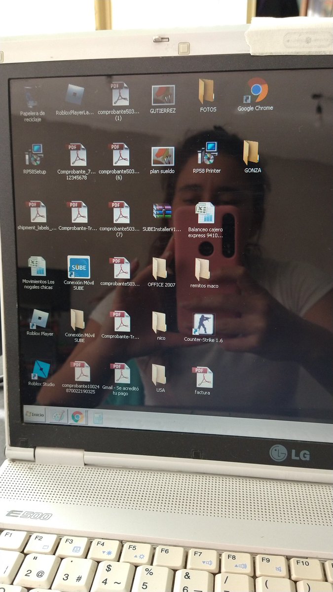 SolMunoz97's tweet photo. Me dieron otra compu en el laburo. Encuentren lo RARO https://t.co/dT8Dp0z6te