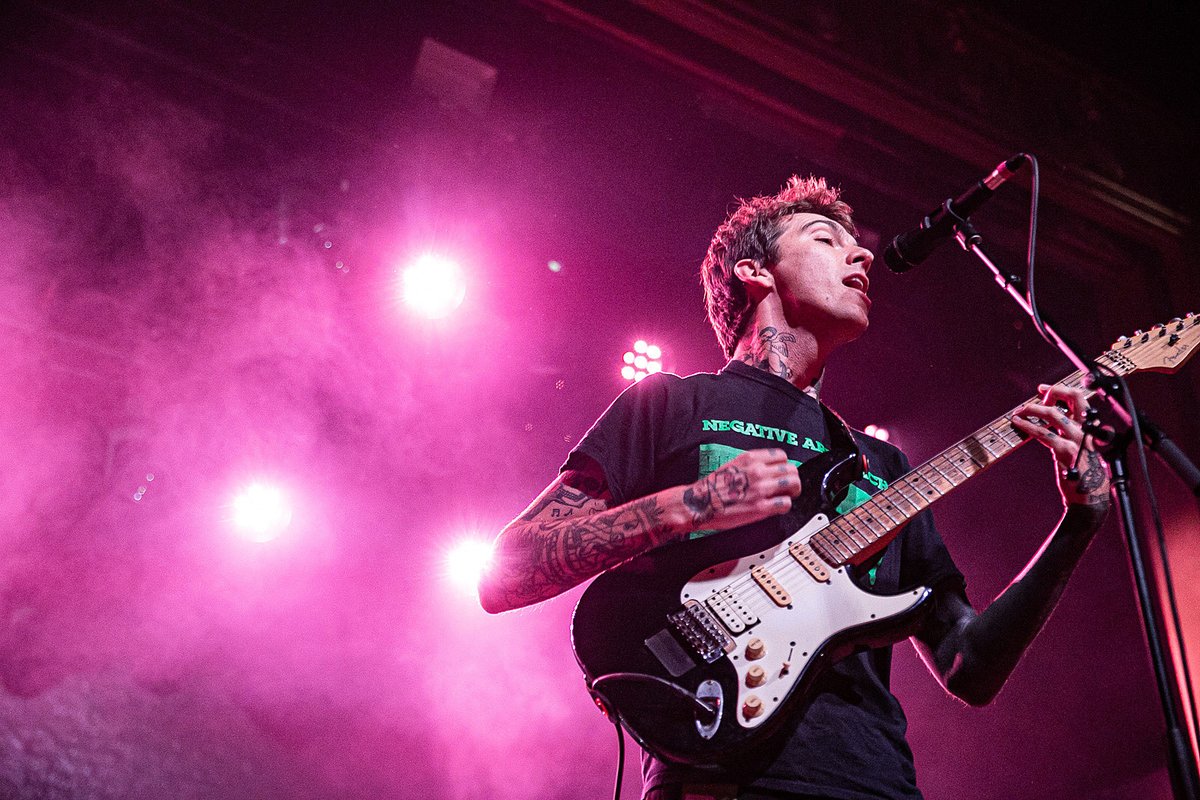 Joyce Manor's Barry Johnson talks the influence of ska on his songwriting:

"[In ska] you kind of learn how to weave around a vocal melody. You learn when you’re stepping on a vocal melody. It's super crucial. I think they should teach it at schools"

brooklynvegan.com/thou-joyce-man…
