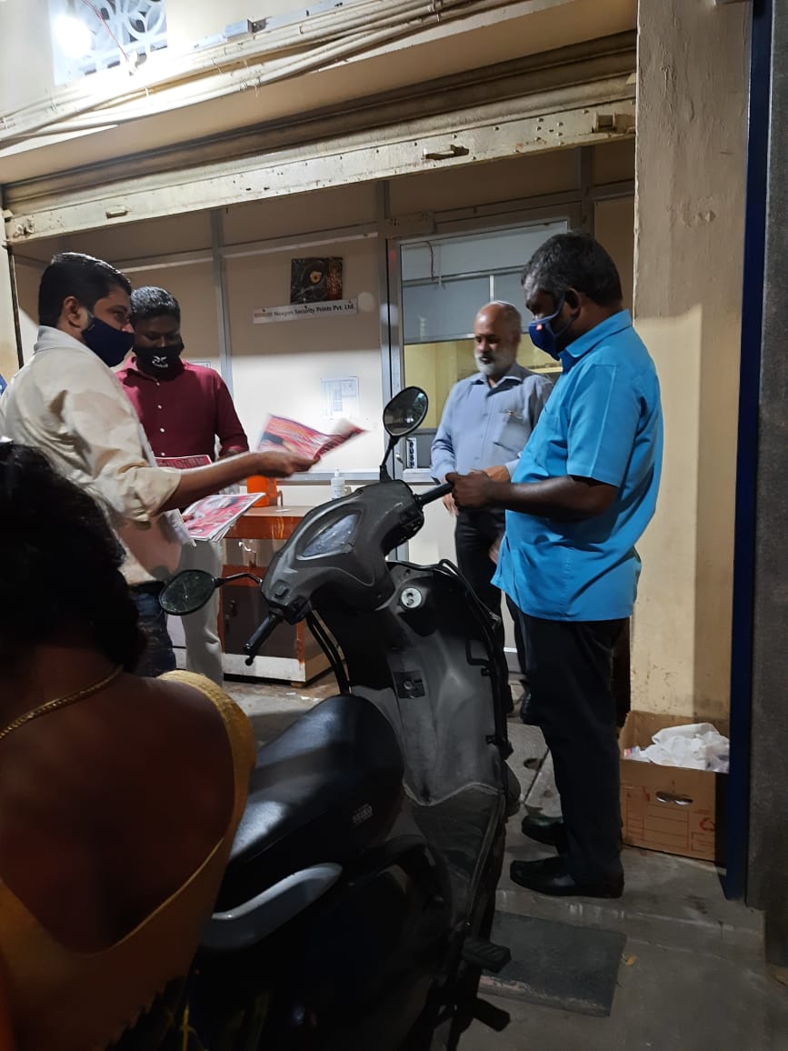 Purushoth1208's tweet photo. இன்று, நமது வெற்றி வேட்பாளர் திரு K M சரீப் அவர்களை ஆதரித்து 112வார்டு, சொர்ணாம்பிகை தெரு &amp; சிவன் கோயில் தெரு பகுதியில் நம்மவர்கள் வீடு வீடாக சென்று துண்டு பிரசுரம் வழகினர் @NewsMaiam @SandiyarKaran @offl_kmshariff @MaiamITOfficial @maiamofficial @TMJK_ITWING @TMJK_Official https://t.co/LIIJ028moe