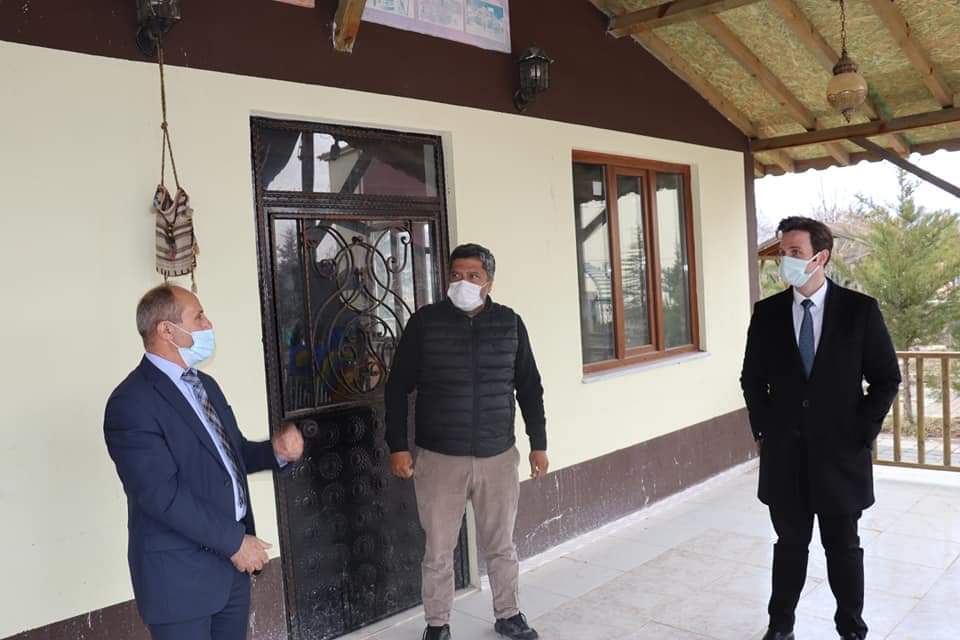 HocalarBLD's tweet photo. Belediye Başkanımız Ali Arslan  Beraberinde İlçe Kaymakamımız Tunahan Nas  ile birlikte 15 Temmuz Gençlik Parkındaki yapımızda Kadın Kültür Evimiz için değerlendirilmek üzere incelemelerde bulundu. https://t.co/2DZ7NVWdp7