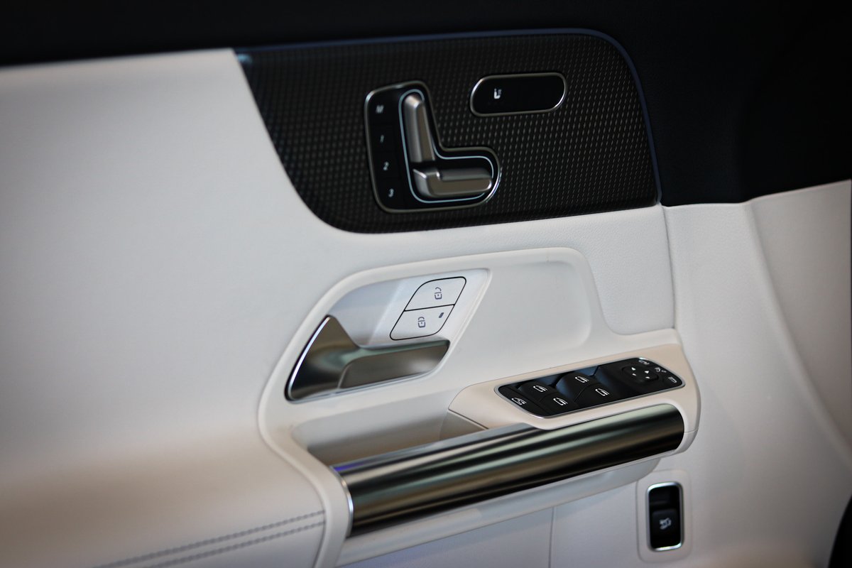 A gratifying grasp 

.
.
#mercedesbenzcanada #mbptbo #interior #grasp #gclass #gla250 #macchiatobeige #articointerior #mercedesbenz #mercedes #thebestornothing