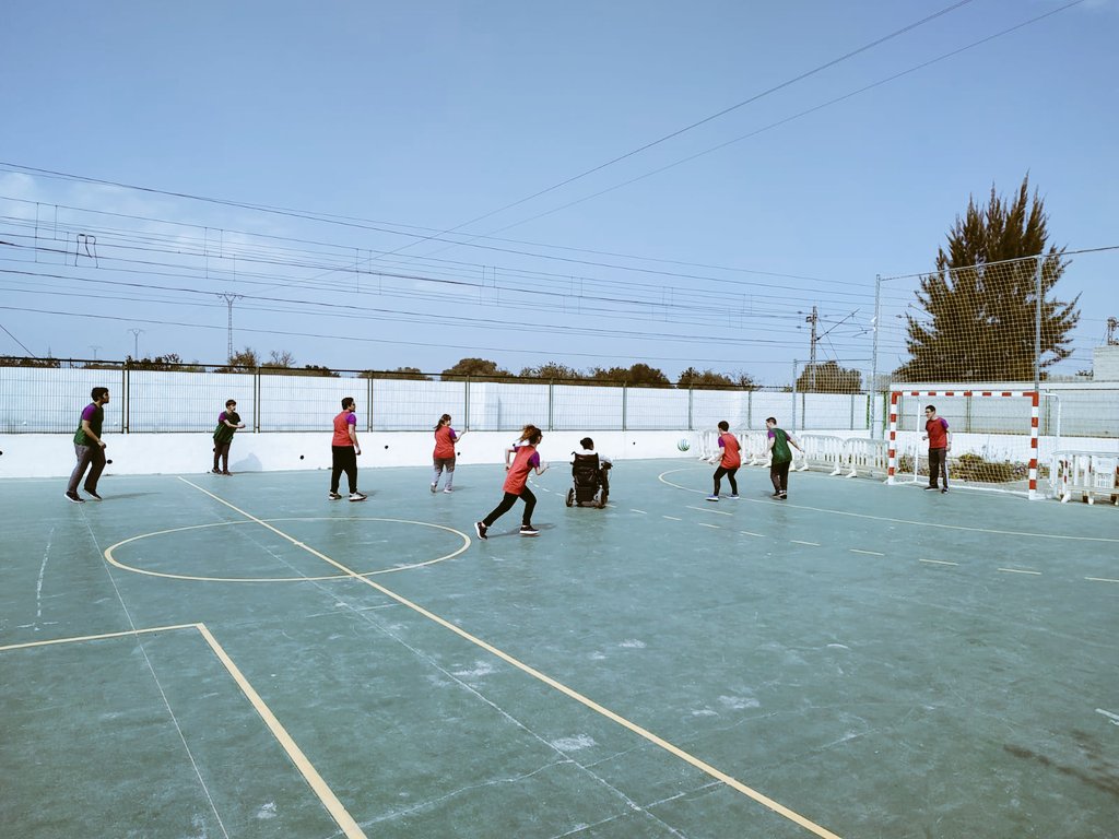 Acomiadem el trimestre amb el #DiadelEsport! Hem celebrat aquest dia al <a href="/CeeBaix/">CEE BAIX MAESTRAT</a> amb diverses activitats preparades per dos membres del Comité Olímpic 🏆 En aquest cas, vinguts del continent que estem estudiant al Projecte de centre, África #ComunitatEsport Fem esport! Fem salut!
