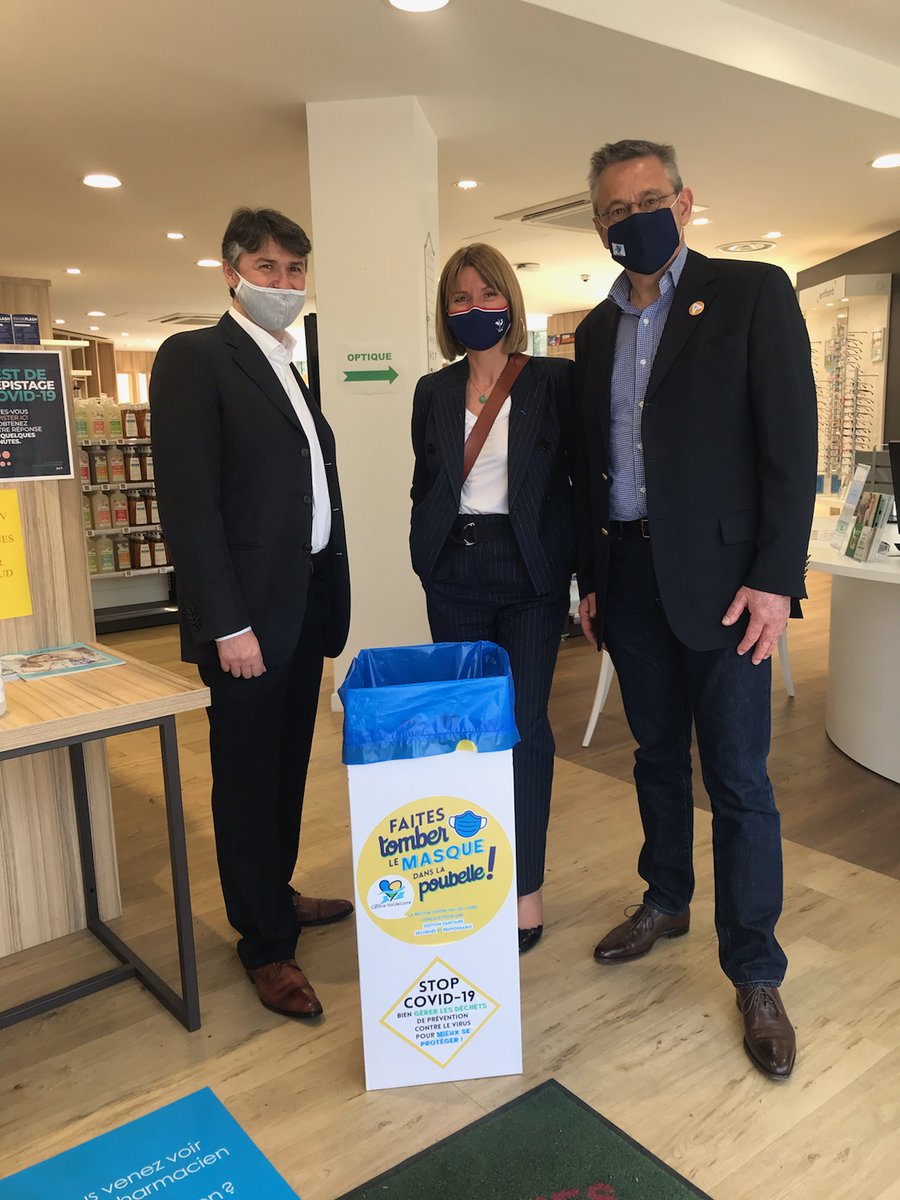 gregory_siraud's tweet photo. Lancement de l'opération "faites tomber le masque" (en Pharmacie #RCVL) en compagnie de mes amis #ambassadup Magali Frontero #happyloop et François-Xavier Crozet @newsrubex avec le concours de @RCValdeLoire ! https://t.co/hsn4mvWEJ9