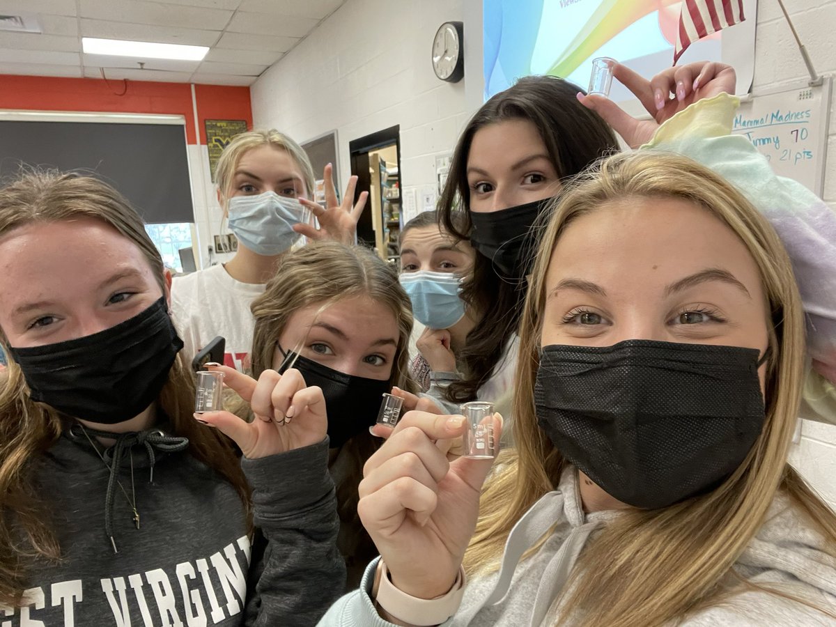 Beaker day in <a href="/MhsSnhs/">MHS SNHS🧪</a> 🖤@MHSTrentSherman <a href="/MrsHainesMHS/">Mrs. Haines</a>