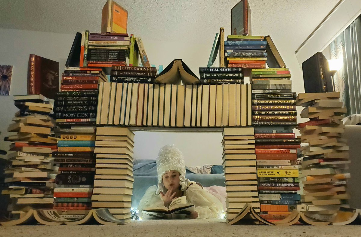 TeamHashtagGish's tweet photo. #WizardsAndWeirdos #Item64
We all love reading fairy tales. What better place to read them than in a fairy tale castle constructed entirely out of books in the middle of your living room.
Done by Marie 
#GISH #GISHWHES https://t.co/0Xh1XkWp4K