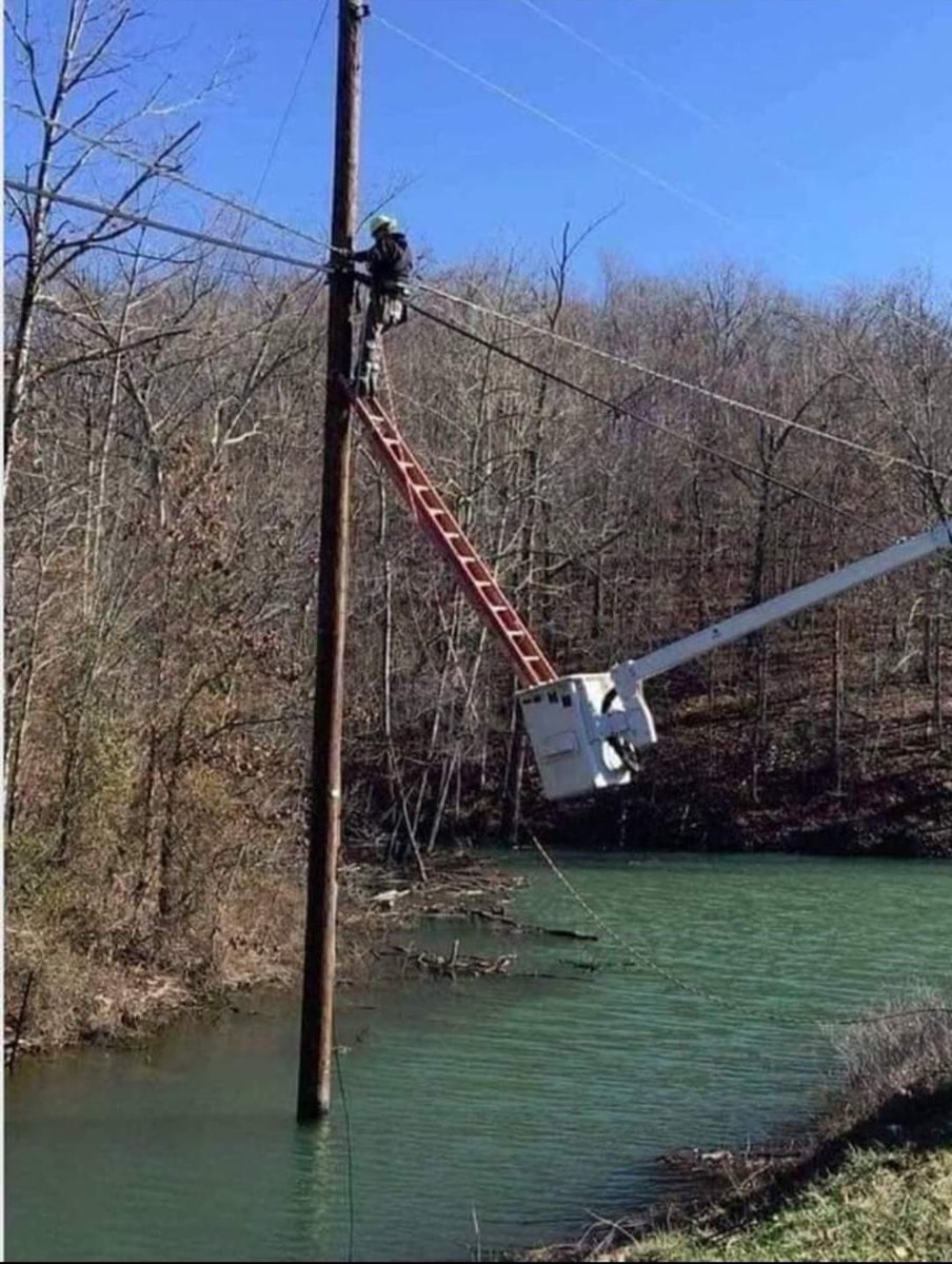 GVSUASSP's tweet photo. 👀Wacky Wednesday👀
Look at some of these crazy OSHA violations! https://t.co/HVQgCj8Rpr