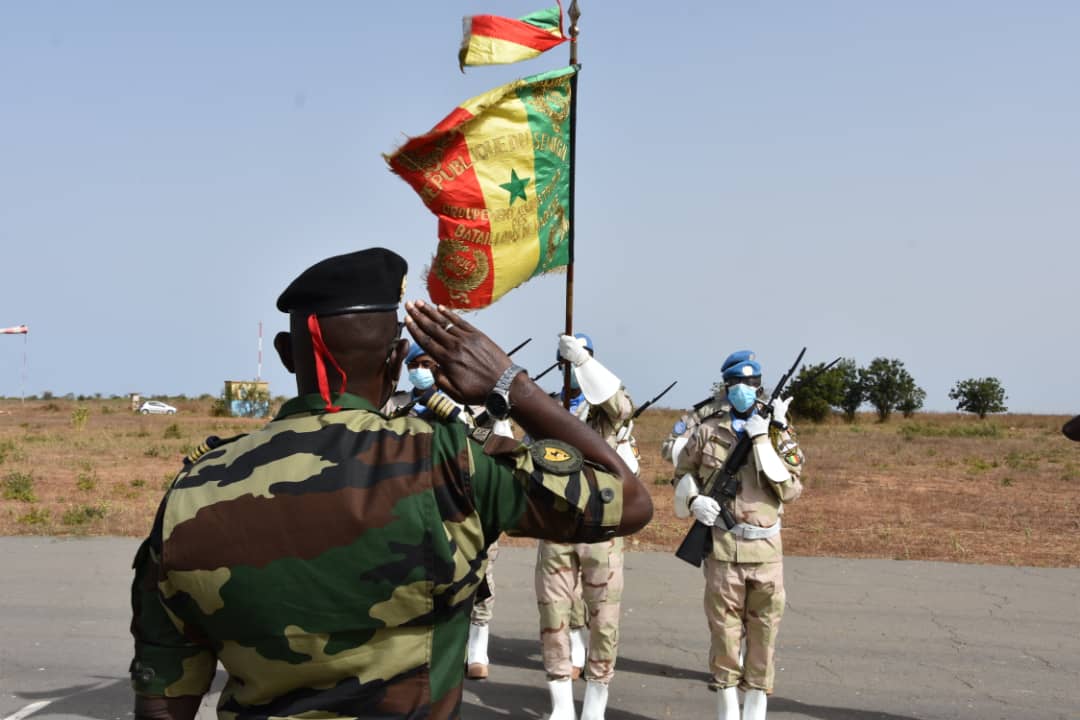 CHEFDIRPA's tweet photo. Le colonel  commandant la Zone militaire 7 ( Thies) a présidé ce matin la cérémonie de dissolution du DETSEN 9/ MINUSMA. D'un effectif de 850 militaires, ce contingent a ete engagé au Mali pendant 15 mois, du 27 décembre 2019 au 15 janvier 2021. https://t.co/nxFlENdfPH