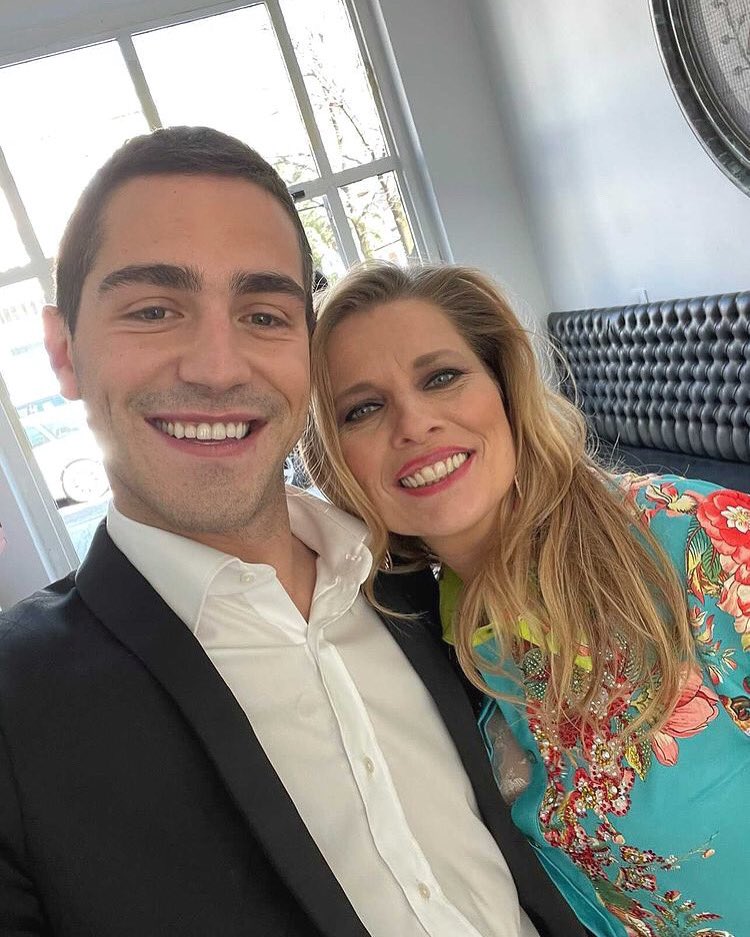 vitoloprete's tweet photo. Stasera al #Mauriziocostanzoshow #laurafreddi @tommaso_zorzi ! Puntata da non perdere !  Su canale 5 in seconda serata ! https://t.co/CeLHYToecM