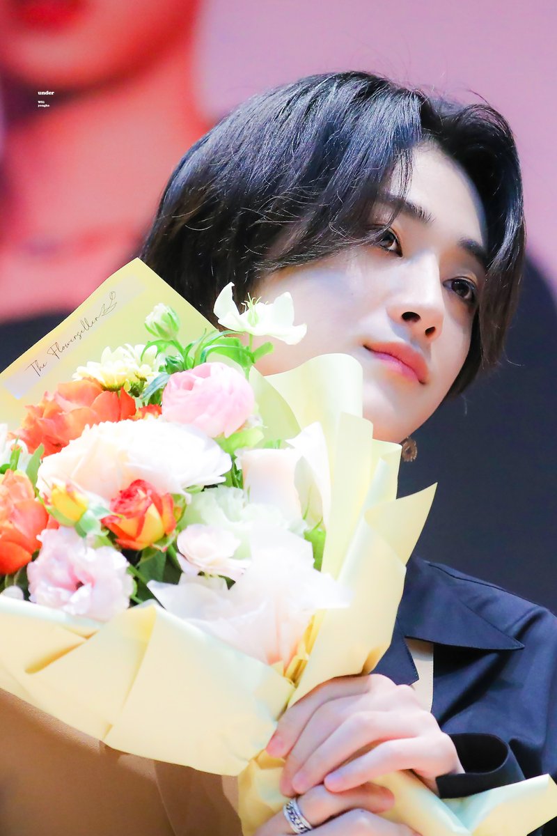 under_yh's tweet photo. 210328 졸업식 때 보다 ��� 많이 받은 것 같아서 기분이 좋다고했던 아강 💐

#유용하 #용하 #yongha #위아이 #WEi https://t.co/SbgiGmusfH