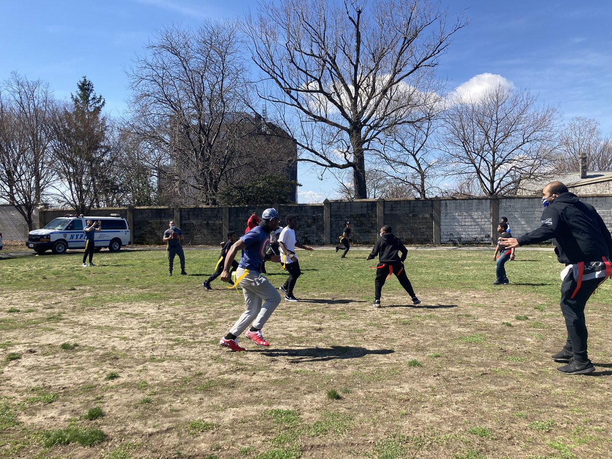 41PctExplorers's tweet photo. On Saturday 03/27 Post 2041 Explorers along with the 41 Precinct YCO’s and NCO Sector B held a flag football game for kids in the community. We had a great turn out and all the kids got to participate and get back to what they love 🏈 https://t.co/1nzp30hGth