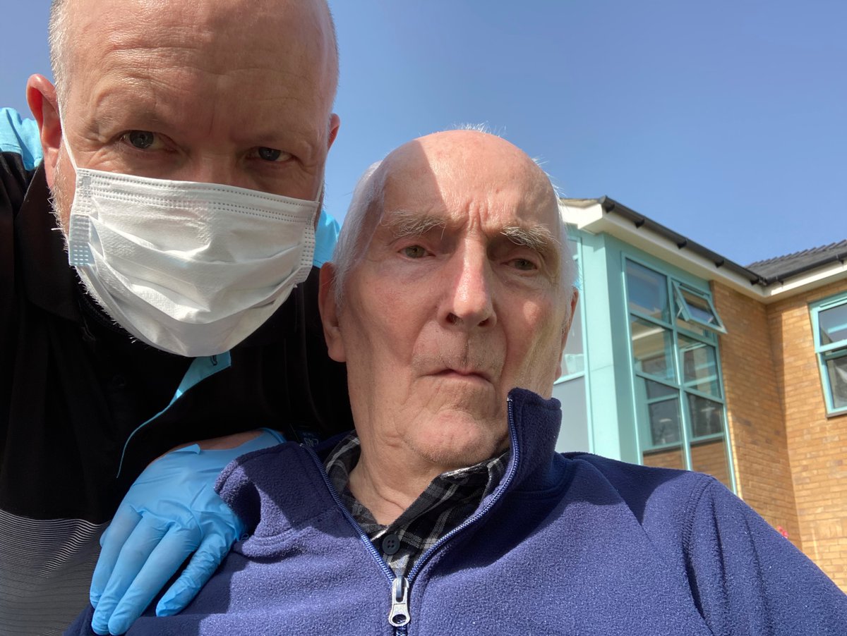 wynnowen's tweet photo. Di cael gweld Dad ddoe am y tro cyntaf ers misoedd, great cael mynd a fo o gwmpas y maes parcio yn y gadair olwyn #Alzheimers @Pendinepark  #lockdown ☀️ https://t.co/LRxwiUwZll