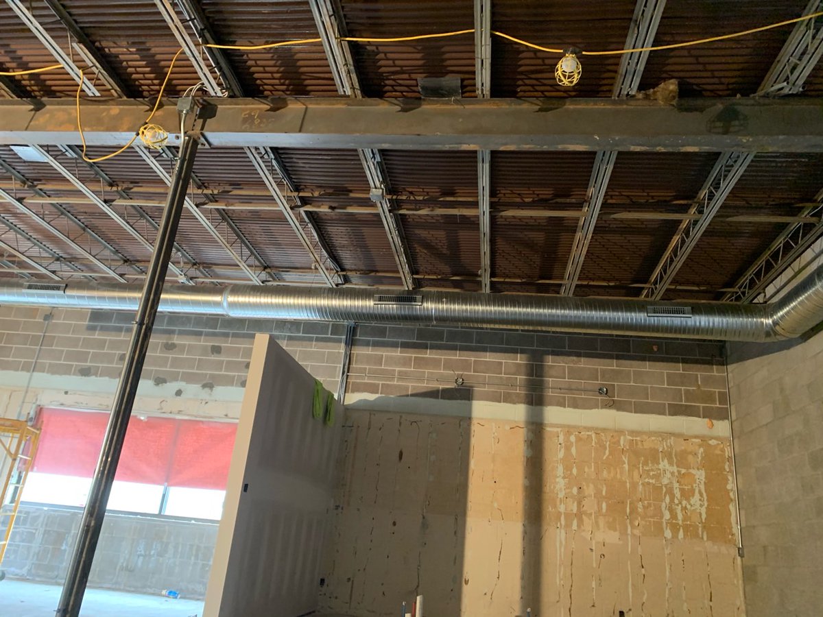 CompaniesNix's tweet photo. The Field Coatings team has been painting the ceiling and walls for a commercial space recently. Looking great! #WorkThatMatters https://t.co/iNHHsOYodx