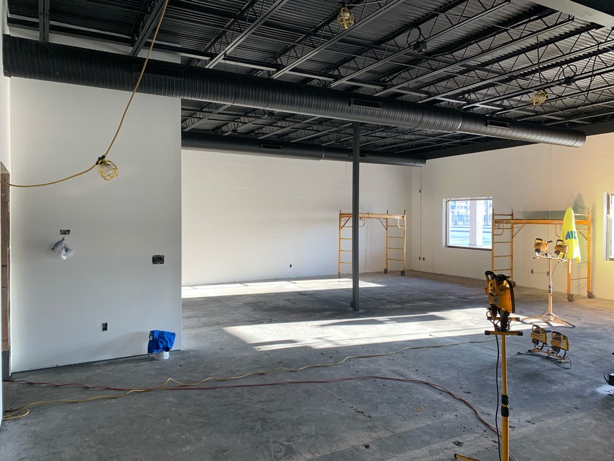 CompaniesNix's tweet photo. The Field Coatings team has been painting the ceiling and walls for a commercial space recently. Looking great! #WorkThatMatters https://t.co/iNHHsOYodx