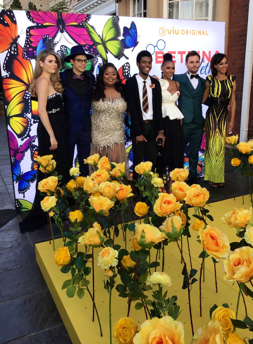 ubettina_wethu's tweet photo. Meet the cast 🎭

The glitz and glam of the yellow carpet is in full swing😁 

How many faces can you spot? 

#UBettinaWethu #MzansiFosho https://t.co/iJRxxffaIi
