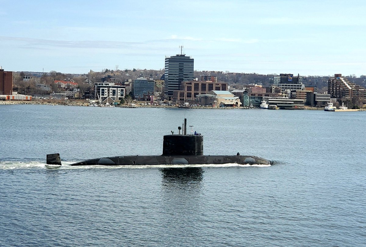 WarshipCam's tweet photo. HMCS Windsor (SSK 877) Victoria-class diesel-electric submarine leaving Halifax, Nova Scotia - March 31, 2021 #hmcswindsor #ssk877 

* photo courtesy of @superstokerdan https://t.co/4AMdUHGvSz