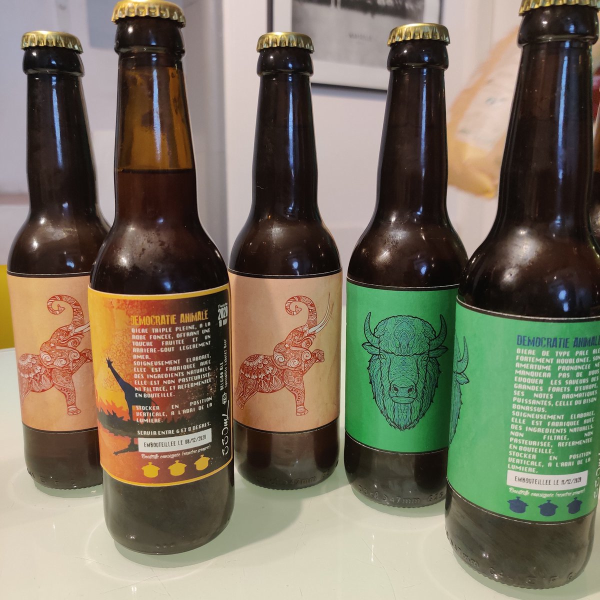 cocottesminute's tweet photo. Cadeau de fin de production chez @Label_42 Bière brassé à Marseille brandé Démocratie animale 😁 https://t.co/CSwnYv2gTk