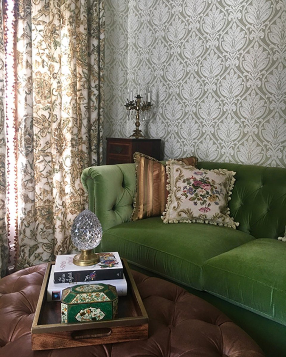 STLHomesMag's tweet photo. Grand Millennial design style mixes Grandma's antiques with new patterns and trends. 
Design: Courtney Kleeman Design
.
.
.
#stlhomes #grandmillennial #design #designinspiration #grannychic #designstyle #interiordesign #stlinteriordesign #livingroom #livingroomdesign #designlove https://t.co/Ytjj55oo4D