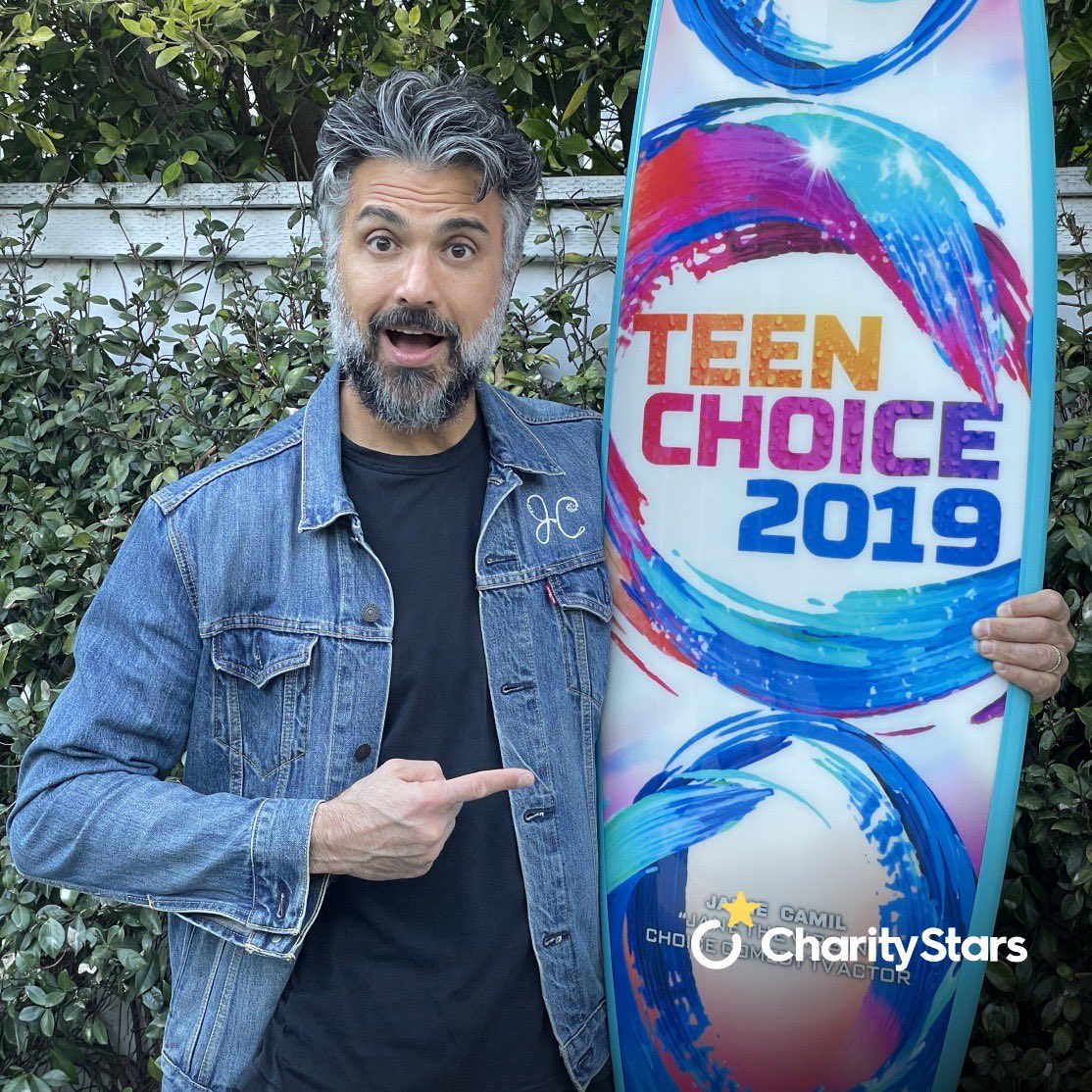 jaimecamil's tweet photo. Let’s #hangten 🏄‍♂️ Join me for a video chat and the chance to take home my #TeenChoice award 🎉🙌🏽 You’ll be helping to support @globalgiving / Gánate mi #teenchoice y un video chat conmigo ayudando a #globalgiving 🥳🤩 https://t.co/Vfia6EyTbw #JaimeWinsYouWin https://t.co/zskUPGtVK4