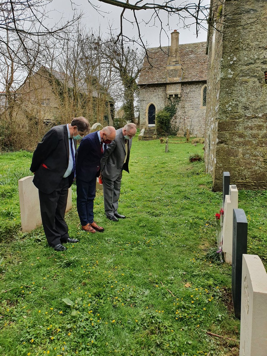 LiborSecka's tweet photo. Brief story of 🇨🇿 #RAF Flying Officer Jan Doucha: returning from fighting operation over Brest hit by enemy plane. Parachuted to the sea outside the reach of his unit. His body washed up at Freshwater West.
Buried in Angle, on the Christmas Eve 1942. He will never 
be forgotten. https://t.co/ndzSLU0yM8