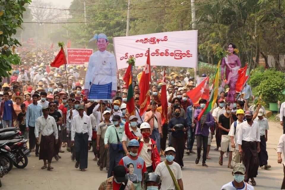 Erk21340766's tweet photo. In pictures; Staffs n Teachers from Educational sector take part in sit-in protest n thousands people attend huge rally against last month Coup in YayOo Township on Mar 31.

UNSC ACT NOW
#Mar31Coup
#WhatsHappeningInMyanmar
@USEmbassyBurma @UN_HRC @UNinMyanmar @KenRoth https://t.co/2DcAEoaqeD