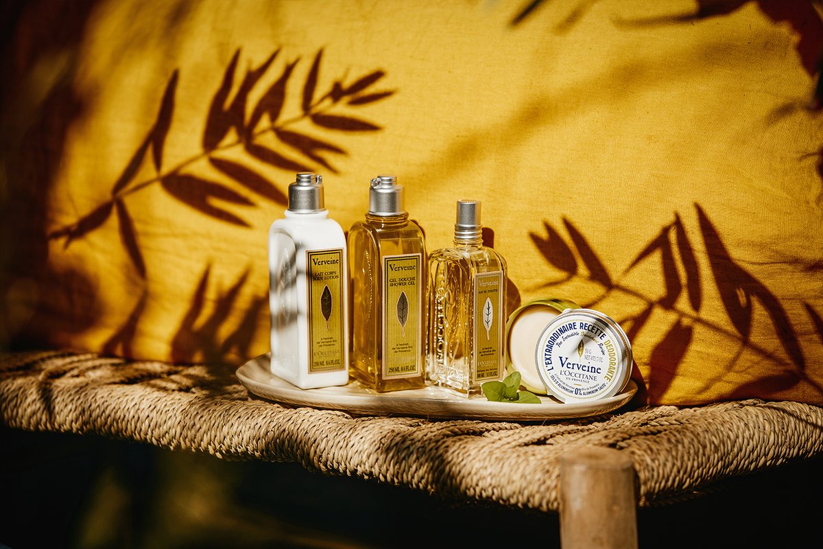 #Cítrica, refrescante, #chispeante… 🍋 La Verbena es un #aromauniversal, una #alegría compartida... 🌿 Algunos la llevan todo el año. Otros la recuperan en #verano, como la #Provenza 💛¿Cuál es tu momento perfecto para Verbena?🤗

bit.ly/3s6evnm