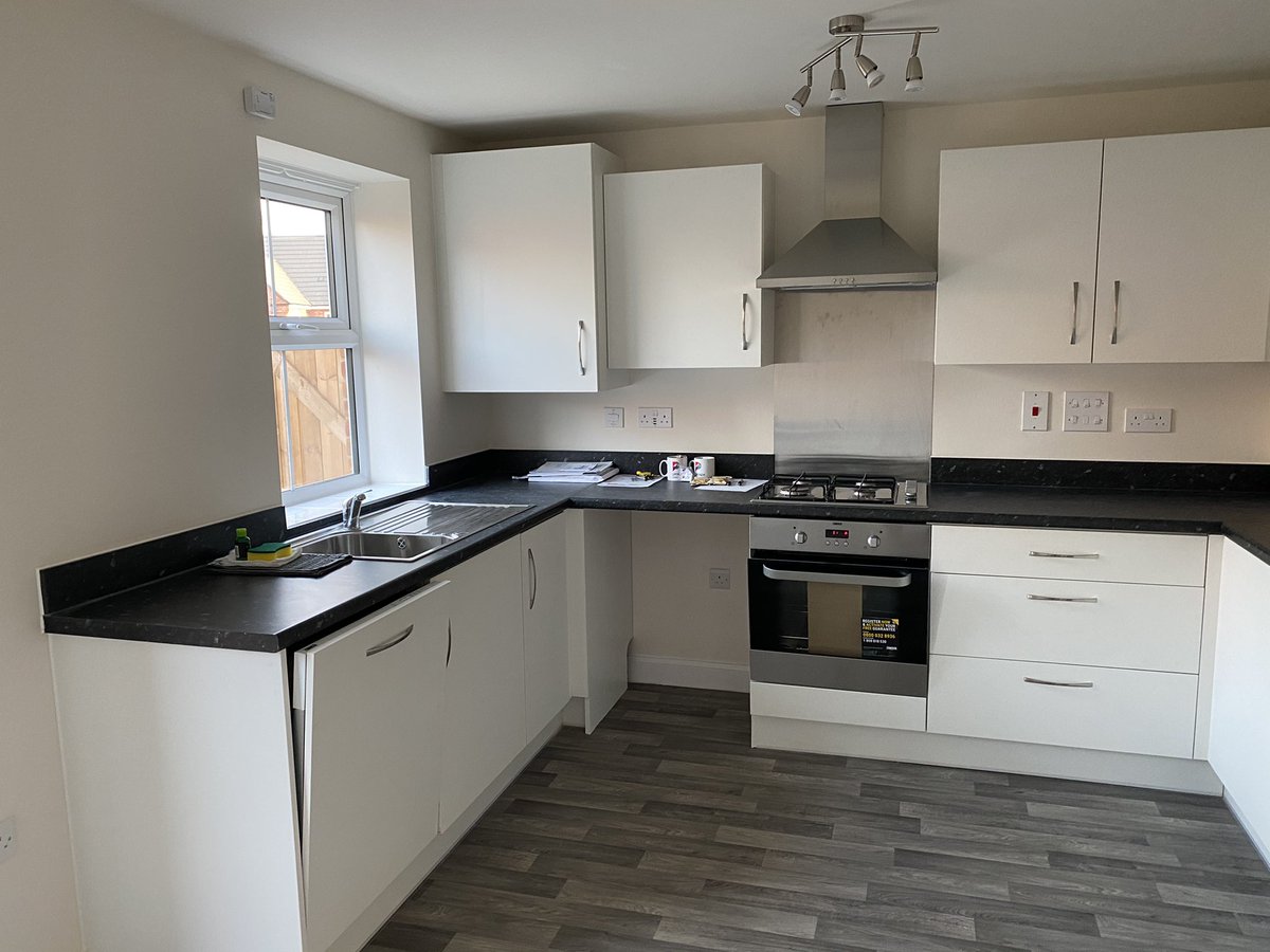 salesprospa's tweet photo. Last shared ownership completion of the month today at Stanneylands and the sun came out for us !!😎😎 #sharedownership #wilmslow https://t.co/grHTtKmYJf