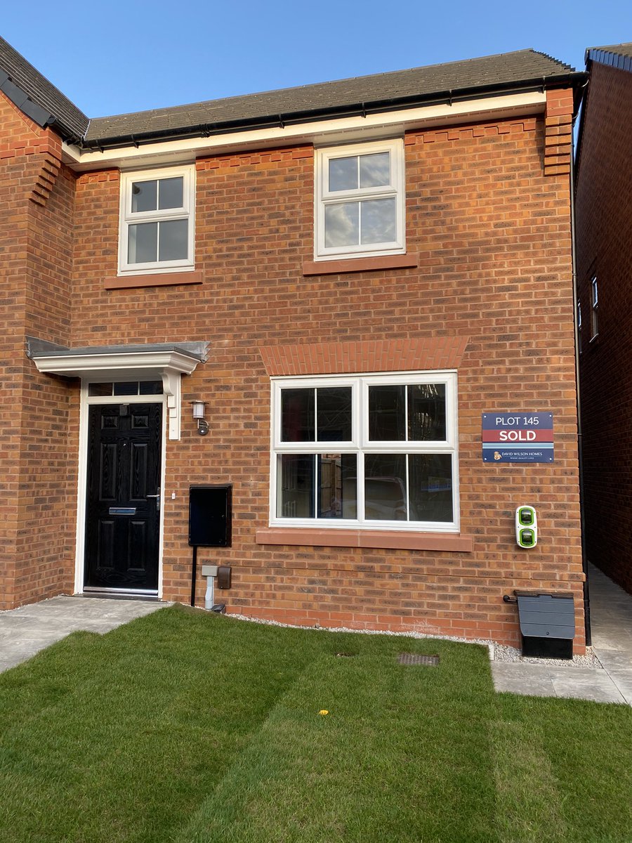 salesprospa's tweet photo. Last shared ownership completion of the month today at Stanneylands and the sun came out for us !!😎😎 #sharedownership #wilmslow https://t.co/grHTtKmYJf