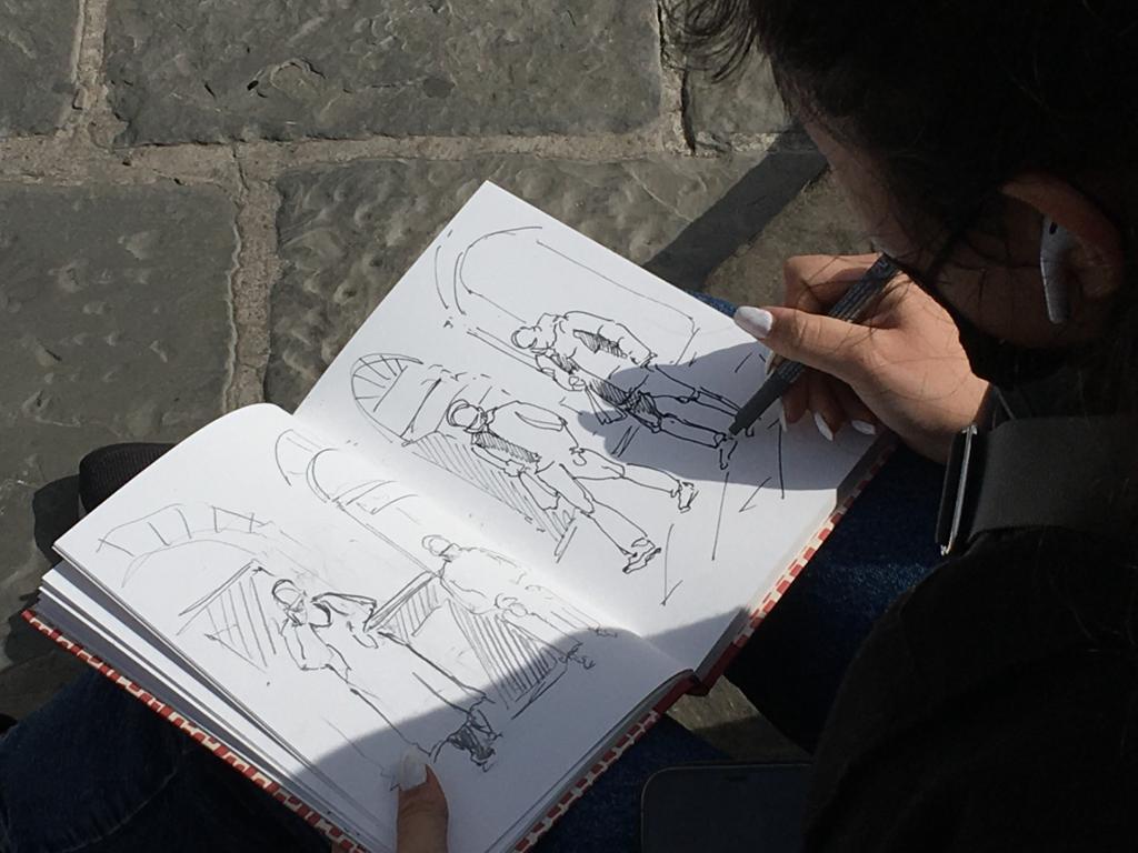 FUAuniversity's tweet image. Can a classroom get any more beautiful? The San Lorenzo square and church was the backdrop for Florence Sketchbook students to capture with pen and paper brief moments of everyday life in Florence. 
#StoriesFromTheClassroom #SFTC #sanlorenzo #livesketching #livedrawing