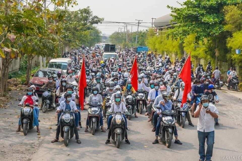 Erk21340766's tweet photo. Now in Mandalay. What a huge Motorcycle Strike!

UNSC ACT NOW
#Mar31Coup
#WhatsHappeningInMyanmar https://t.co/7qTlRPCo8J