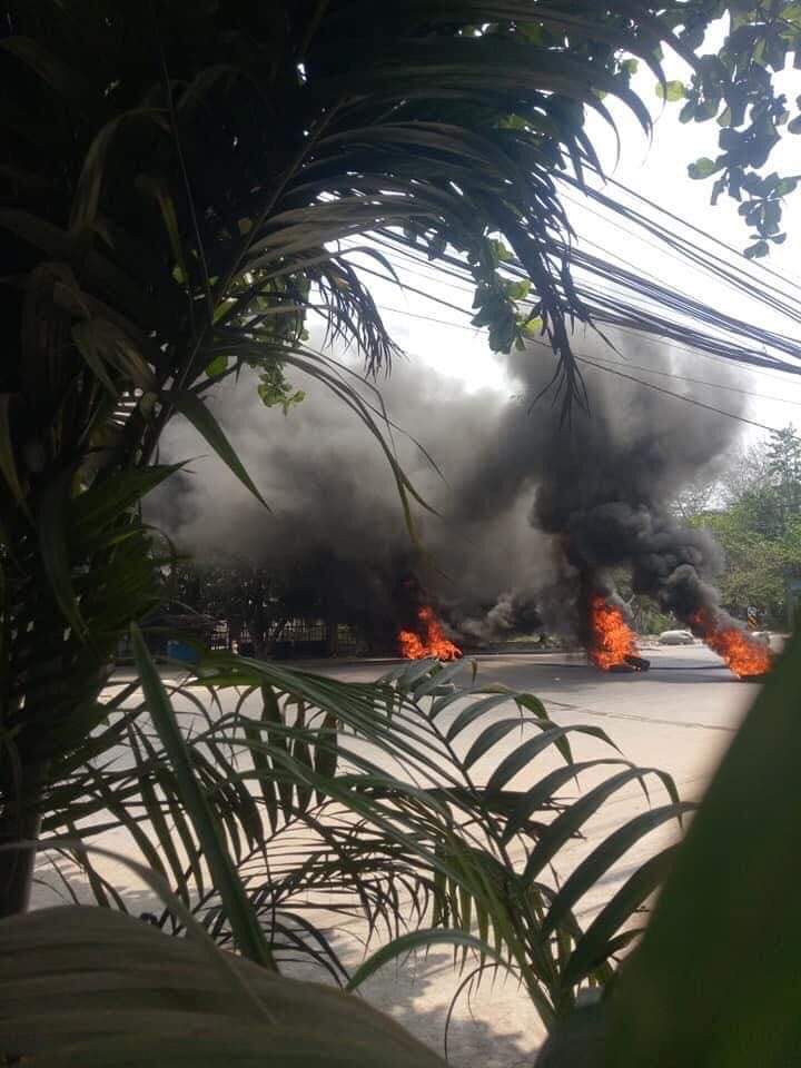 Erk21340766's tweet photo. Current Situation in Insein. Terrorists Set Fire to Barricades.

UNSC ACT NOW
#Mar31Coup
#WhatsHappeningInMyanmar https://t.co/On5J96rxgu