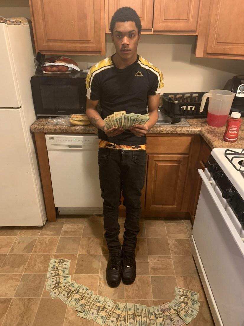 WopoWop's tweet photo. 💰•••••••🏃🏽‍♂️ https://t.co/LR8848cET8