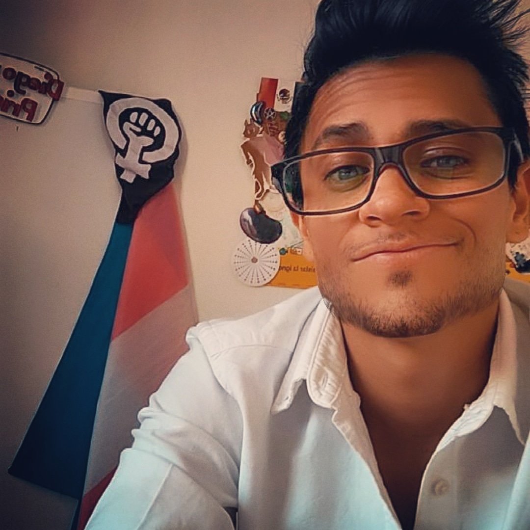 del_lobotrans's tweet photo. Porque para elegir tu identidad debes elegirte a ti primero por encima del miedo #beaprider 💜🔥
#TransDayOfVisibility
#NuevaFotoDePerfil2021 https://t.co/gI359JeAZW