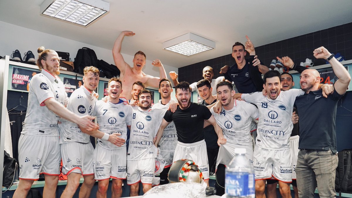 FENIX_HB's tweet photo. VICTOIRE 😁😁
Après une fin de match totalement folle, nos Toulousains s'imposent face à l'adversaire de l'après midi💪💪
Bravo les gars 🔵⚪ https://t.co/GCMGMhceZP