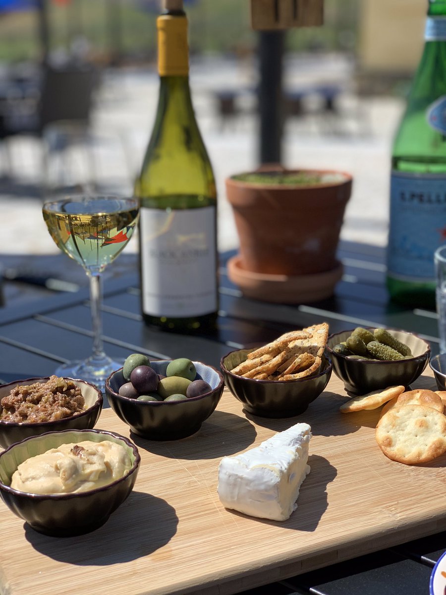 WaywardGirls_TV's tweet photo. @HonFunBaltimore Had a lovely BYOL (bring your own lunch) at @blackankle yesterday. Amazing 2019 Viognier and a nap in the sun. https://t.co/w5pDAYBp3G