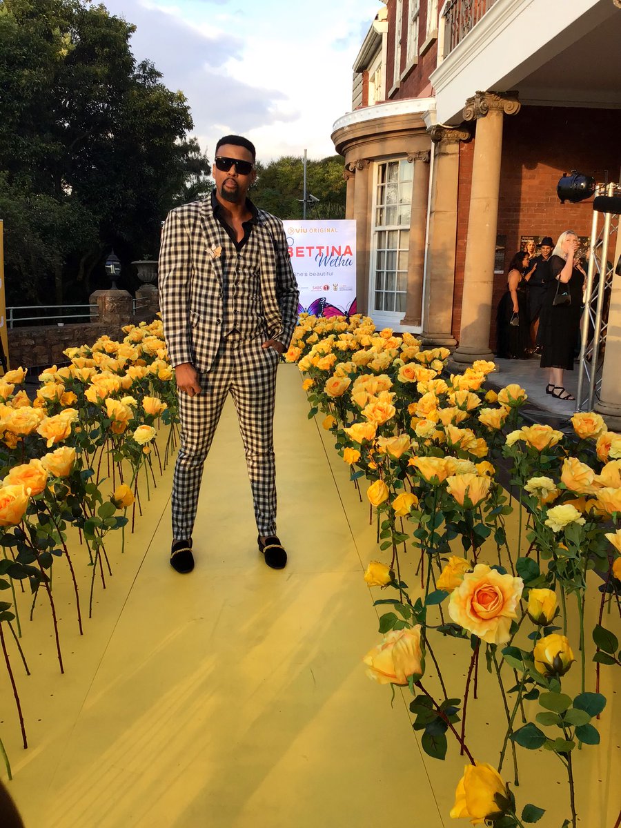 ubettina_wethu's tweet photo. Walking onto the yellow carpet like... @Zweli_Dube 😎

#UBettinaWethu #MzansiFosho https://t.co/tVjAWNdIY3