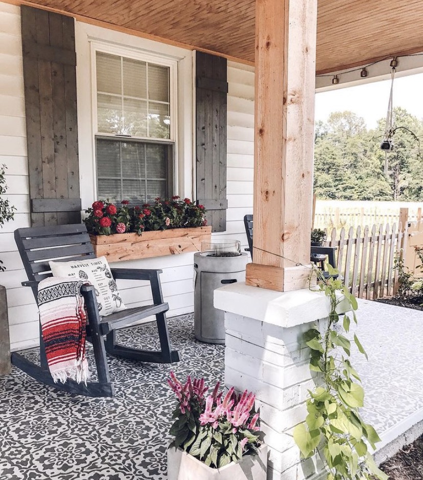 CEStencils's tweet photo. We are OBSESSED with how this stenciled front porch came out! Just in time for the warm weather! #diyet #interiordesign https://t.co/MKDtwszXCf