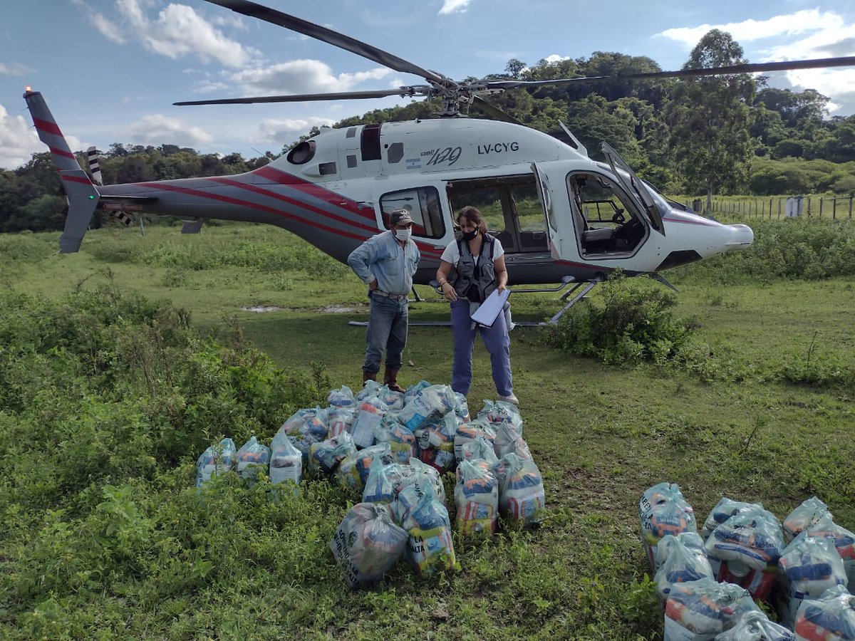 MinDSocialSalta's tweet photo. La Dirección de Protocolo por Emergencias del @MinDSocialSalta brindó contención alimentaria, en coordinación con Aviación Civil de la provincia; a 77 familias de Macueta y Campo Largo, Aguaray que fueron aisladas por la crecida del Río Itaú 

#GobiernoPresente @GobiernodeSalta https://t.co/RgFQUfgR8K