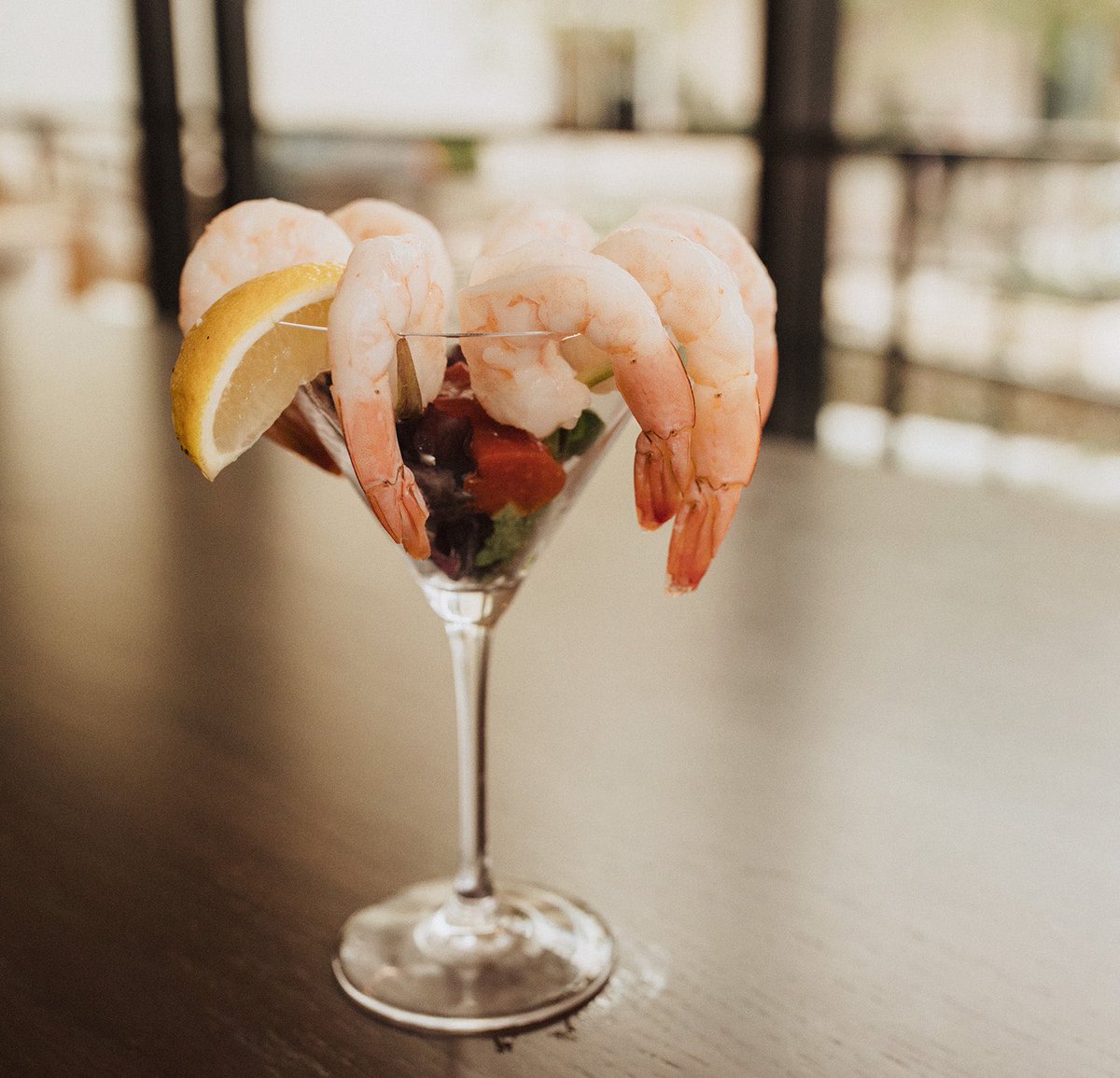 batturebistroNO's tweet photo. Batture Shrimp Martini
Gulf shrimp | cocktail sauce | lemons  

🍸 🦐 

#batturebar #menuspotlight #gulfshrimp #shrimpcocktail #seafood #battureshrimpmartini #batturebistroandbar #nolabar #nolacocktails #downtownNOLA #frenchquarter #frenchquarternola #food #dine #style #batture https://t.co/W0up65wbUs