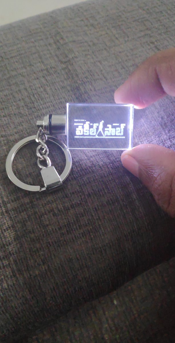 ShivatejaPspk's tweet image. #VakeelSaab keychains 😍😍

#VakeelSaabTrailerEuphoria