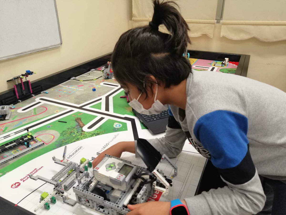 GSB_NizipGM's tweet photo. Nexus Projesi' kapsamında Merkezimizde yürütülen Robotik Kodlama, eğitimiz'de  orta okul takımımız aralıksız çalışmaya devam ediyor.🤖
#Nexsus
#Robotim
#Legostro https://t.co/sjTwePIPoE