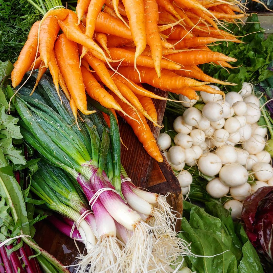 FoundyStreet's tweet photo. dyk that @RADfarmers runs every wednesday, 3:00 - 5:30pm behind @plebAVL ? they slang it all, from fresh produce, to baked goods, to cheese, bread, meats, and more. don't let the rain stop you from getting your greens on, asheville. 🙌 https://t.co/7jBQEH3uNC