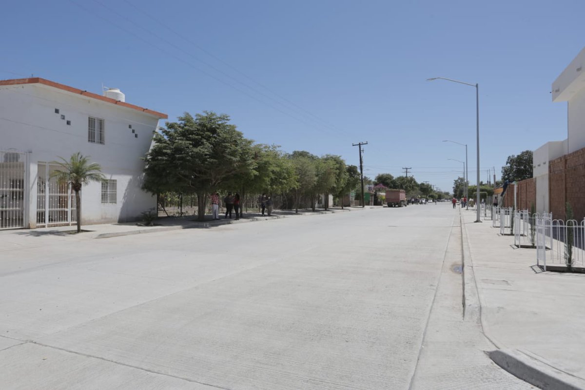 SinaloaSop's tweet photo. Gobernador @QuirinoOC transforma el rostro de Estación  Bamoa con el programa de pavimentación. Más de 11.5 MDP invertidos en esta sindicatura @sinaloagobmx 
https://t.co/drnhl1w6EY https://t.co/SQjSNkFYjB