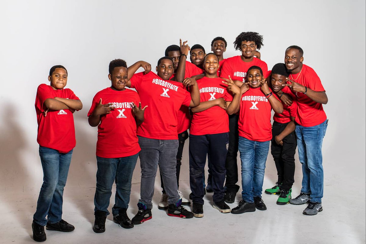 NewEmergingKing's tweet photo. These pictures basically show our relationship lol this isn't even everyone. The bonds we've built over the past two years has just been incredible.

We wear these shirts PROUD because that's how we've made EVERYTHING happen. #BIGBOYFAITH 👑🔥💪🏿

https://t.co/Wv3tIZuLb4 https://t.co/TsHG3O6m8h