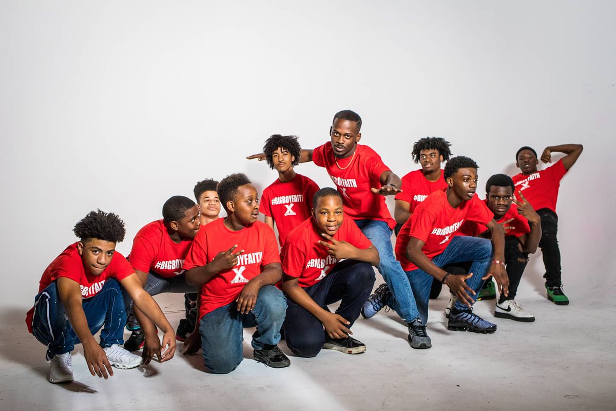 NewEmergingKing's tweet photo. These pictures basically show our relationship lol this isn't even everyone. The bonds we've built over the past two years has just been incredible.

We wear these shirts PROUD because that's how we've made EVERYTHING happen. #BIGBOYFAITH 👑🔥💪🏿

https://t.co/Wv3tIZuLb4 https://t.co/TsHG3O6m8h